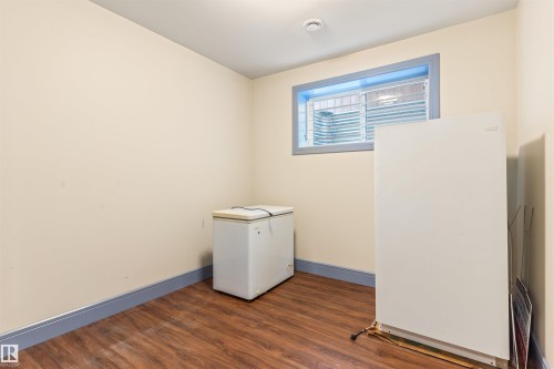 9533 101 Street, Edmonton, AB - Indoor Photo Showing Other Room