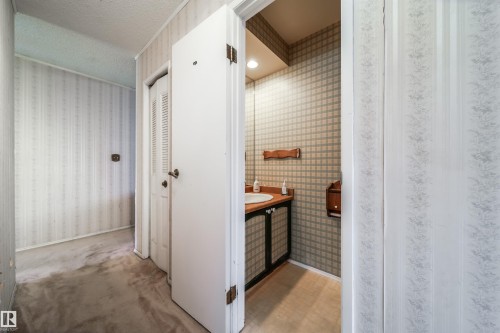 18111 76 Avenue, Edmonton, AB - Indoor