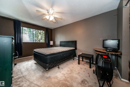 18111 76 Avenue, Edmonton, AB - Indoor Photo Showing Bedroom