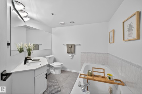 1303 10130 114 Street, Edmonton, AB - Indoor Photo Showing Bathroom