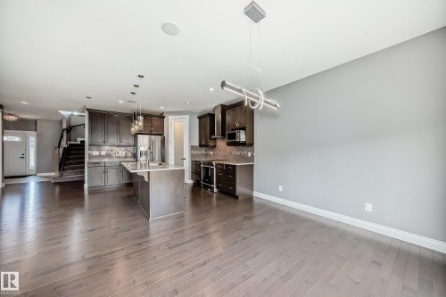 1921 33 Street, Edmonton, AB - Indoor Photo Showing Kitchen With Upgraded Kitchen