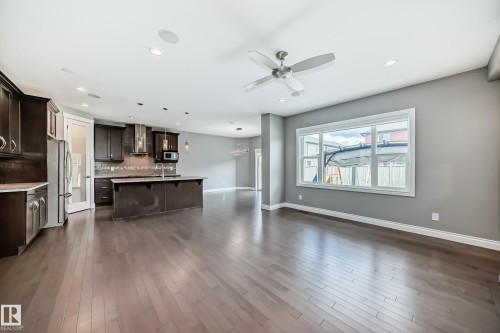 1921 33 Street, Edmonton, AB - Indoor Photo Showing Kitchen