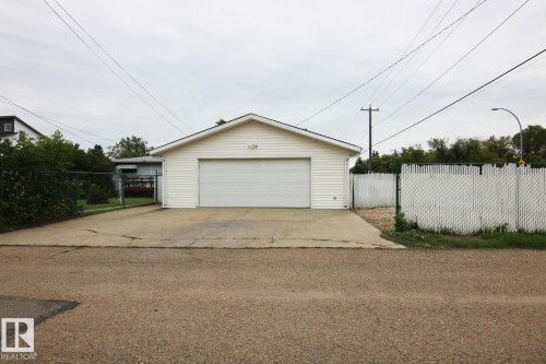 4304 121 Avenue, Edmonton, AB - Outdoor