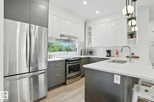 10426 126 Street, Edmonton, AB - Indoor Photo Showing Kitchen With Double Sink With Upgraded Kitchen