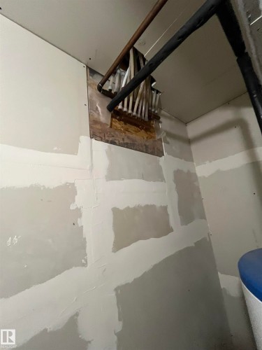 9518 106 Avenue, Edmonton, AB - Indoor