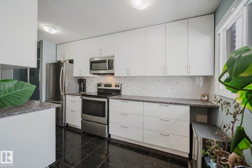 207 10149 83 Avenue, Edmonton, AB - Indoor Photo Showing Kitchen