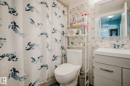 207 10149 83 Avenue, Edmonton, AB - Indoor Photo Showing Bathroom
