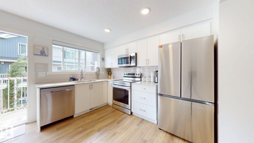 64 1110 Daniels Link Link, Edmonton, AB - Indoor Photo Showing Kitchen