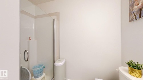 64 1110 Daniels Link Link, Edmonton, AB - Indoor Photo Showing Bathroom