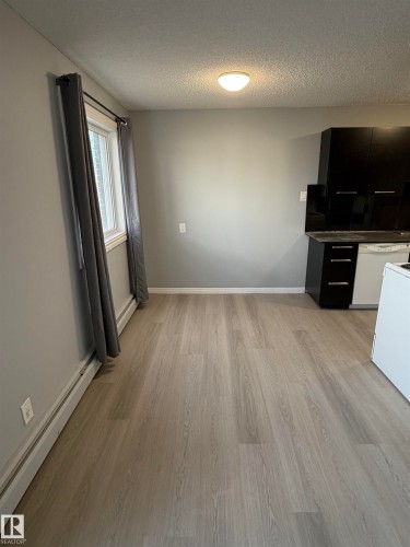202 10740 105 Street, Edmonton, AB - Indoor