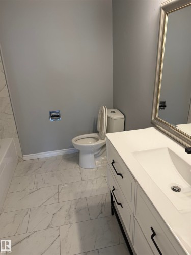 202 10740 105 Street, Edmonton, AB - Indoor Photo Showing Bathroom