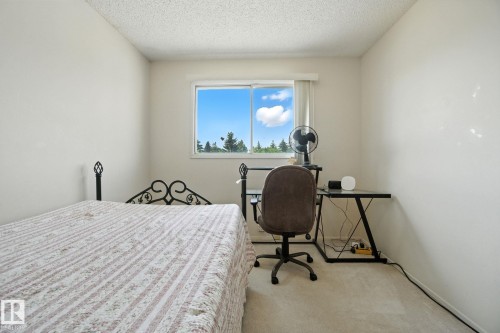 8731 180 Street, Edmonton, AB - Indoor Photo Showing Bedroom