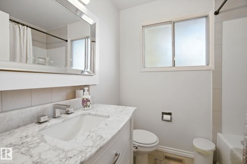 8731 180 Street, Edmonton, AB - Indoor Photo Showing Bathroom