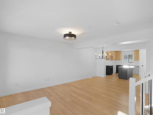1299 Keswick Drive, Edmonton, AB - Indoor Photo Showing Kitchen