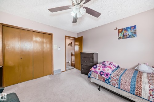 1068 James Crescent, Edmonton, AB - Indoor Photo Showing Bedroom