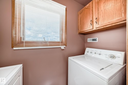 1068 James Crescent, Edmonton, AB - Indoor Photo Showing Laundry Room