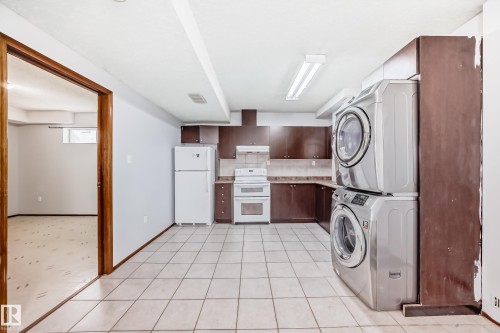 1068 James Crescent, Edmonton, AB - Indoor Photo Showing Laundry Room