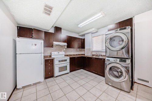 1068 James Crescent, Edmonton, AB - Indoor Photo Showing Laundry Room