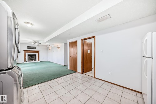 1068 James Crescent, Edmonton, AB - Indoor Photo Showing Other Room