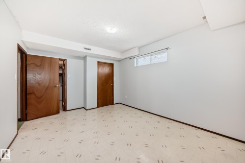1068 James Crescent, Edmonton, AB - Indoor Photo Showing Other Room