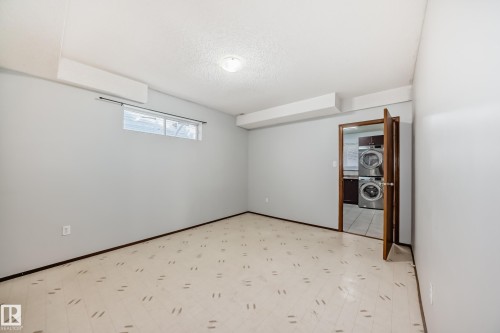 1068 James Crescent, Edmonton, AB - Indoor