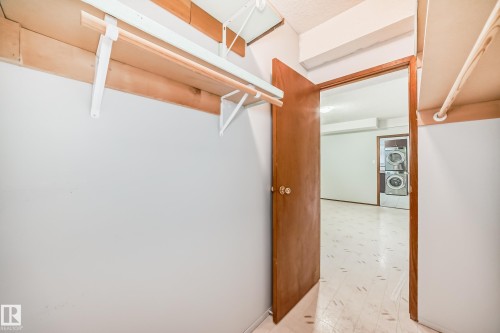 1068 James Crescent, Edmonton, AB - Indoor