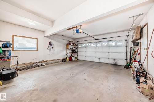1068 James Crescent, Edmonton, AB - Indoor Photo Showing Garage