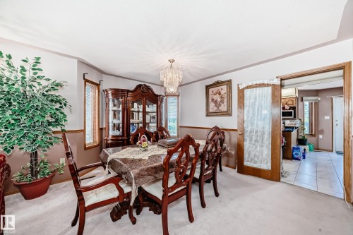 1068 James Crescent, Edmonton, AB - Indoor Photo Showing Dining Room