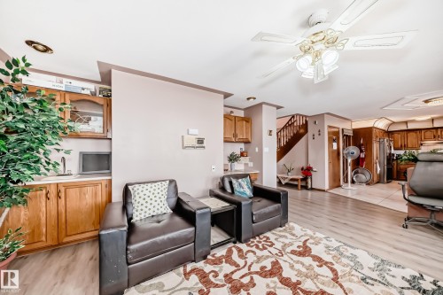 1068 James Crescent, Edmonton, AB - Indoor