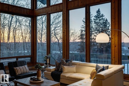 18420 8A Avenue, Edmonton, AB - Indoor Photo Showing Living Room