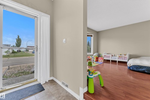 18615 75 Avenue, Edmonton, AB - Indoor