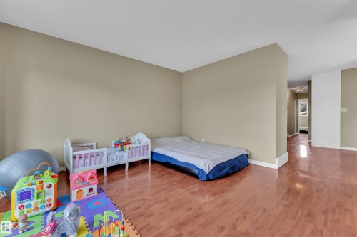 18615 75 Avenue, Edmonton, AB - Indoor Photo Showing Bedroom
