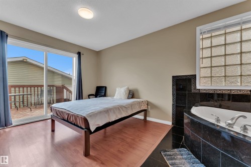 18615 75 Avenue, Edmonton, AB - Indoor Photo Showing Other Room