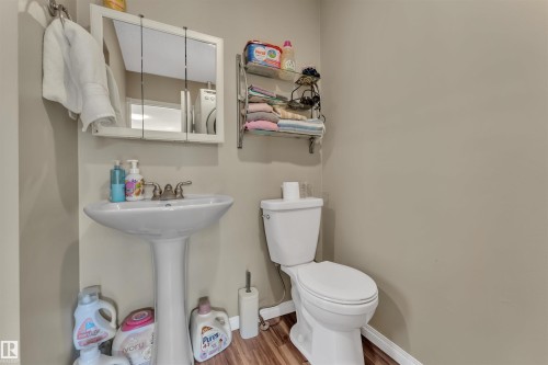 18615 75 Avenue, Edmonton, AB - Indoor Photo Showing Bathroom