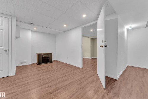 18615 75 Avenue, Edmonton, AB - Indoor