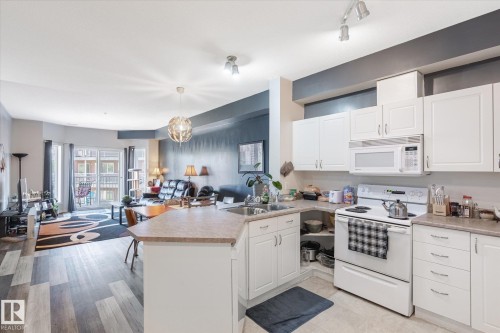224 4304 139 Avenue, Edmonton, AB - Indoor Photo Showing Kitchen