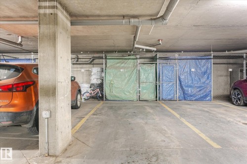 224 4304 139 Avenue, Edmonton, AB - Indoor Photo Showing Garage