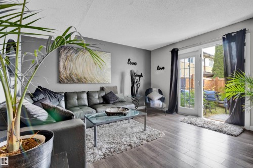 3279 139 Avenue, Edmonton, AB - Indoor Photo Showing Living Room