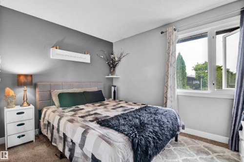3279 139 Avenue, Edmonton, AB - Indoor Photo Showing Bedroom