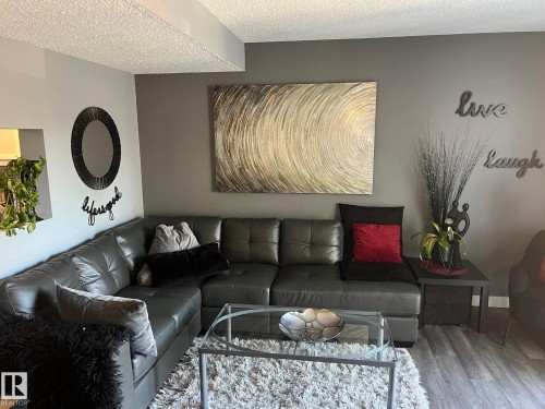 3279 139 Avenue, Edmonton, AB - Indoor Photo Showing Living Room