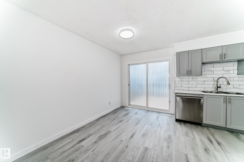 13116 31 Strret, Edmonton, AB - Indoor Photo Showing Kitchen With Double Sink