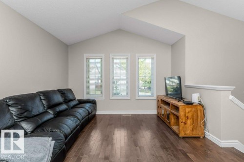 407 Watt Boulevard Sw, Edmonton, AB - Indoor Photo Showing Living Room