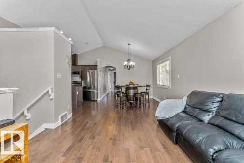 407 Watt Boulevard Sw, Edmonton, AB - Indoor Photo Showing Living Room