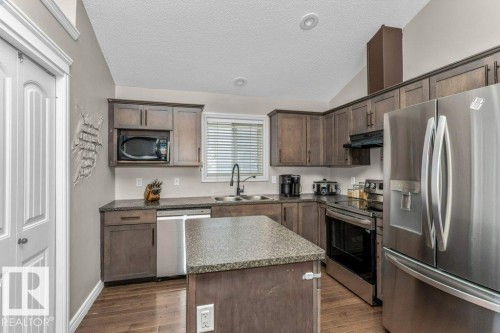 407 Watt Boulevard Sw, Edmonton, AB - Indoor Photo Showing Kitchen With Double Sink