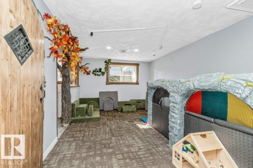 407 Watt Boulevard Sw, Edmonton, AB - Indoor Photo Showing Other Room