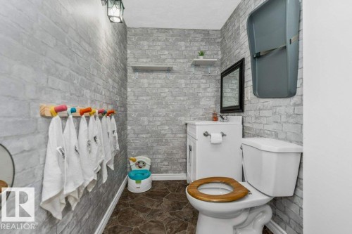 407 Watt Boulevard Sw, Edmonton, AB - Indoor Photo Showing Bathroom