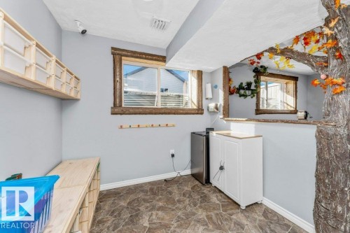 407 Watt Boulevard Sw, Edmonton, AB - Indoor Photo Showing Other Room