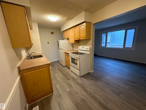 5 14130 80 Street, Edmonton, AB - Indoor Photo Showing Kitchen