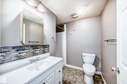 207 Homestead Crescent, Edmonton, AB - Indoor Photo Showing Bathroom