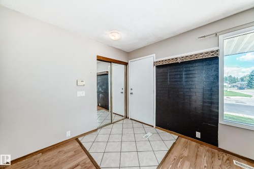 207 Homestead Crescent, Edmonton, AB - Indoor Photo Showing Other Room